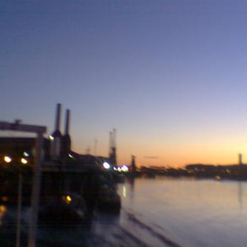 Battersea Barge - slightly shaky sunset, after a glass of wine (just the one - honest!) - Bars Near Me - London, XGL Battersea Barge - slightly shaky sunset, after a glass of wine (just the one - honest!) - Bars Near Me - London, XGL