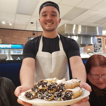 Bellizzi's Pizza Joint - Cannolis - Pizza Near Me - Eugene, Oregon