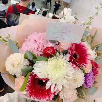 Choice Flowers - Custom pink and white bouquet - Florists Near Me - Vancouver, British Columbia