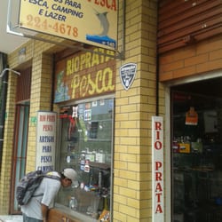 Rio Prata Pesca - Um pescador escolhendo a sua isca!
