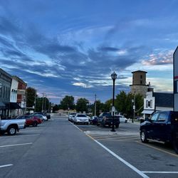 Red's Bar & Grill - Main Street - adorable quaint town.