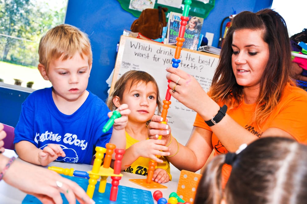 Creative World School Logo