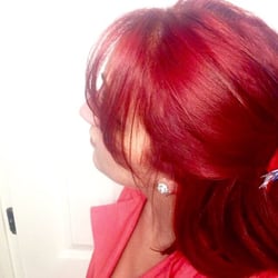 Salon Dejavu - Chelsea Rocks in Red!!