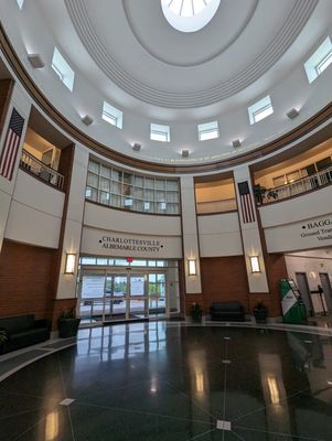 Charlottesville–Albemarle Airport by null