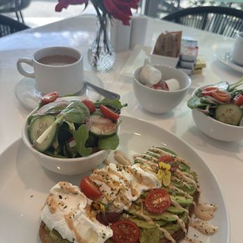 Birdie Bistro - BEST avocado toast!  Edible flowers - Burgers Near Me - Coral Gables, Florida