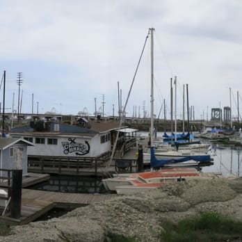 The Chowder Barge - As seen from the parking lot - Seafood Near Me - Wilmington, California