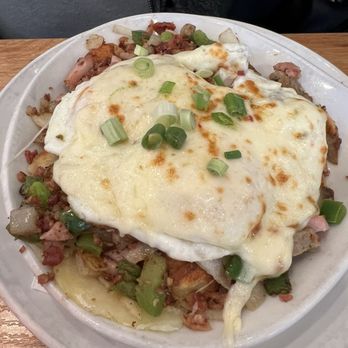 Broken Yolk Cafe - Meat Lover's Skillet - Breakfast & Brunch Near Me - Henderson, Nevada Broken Yolk Cafe - Meat Lover's Skillet - Breakfast & Brunch Near Me - Henderson, Nevada