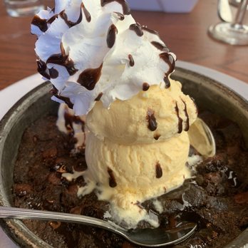 Uno Pizzeria & Grill - Deep Dish Brownie Sundae - Pizza Near Me - Hamilton, New Jersey Uno Pizzeria & Grill - Deep Dish Brownie Sundae - Pizza Near Me - Hamilton, New Jersey