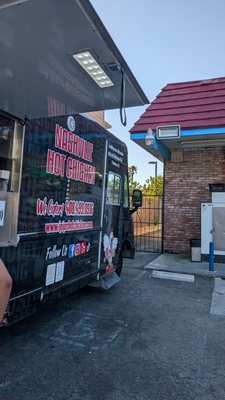 Jojo’s Hot Chicken by null