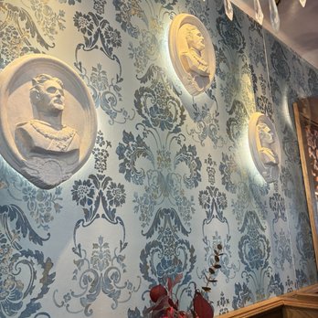 Restaurant Ludwigs - Lovely decor - Bavarian Near Me - Füssen, BY