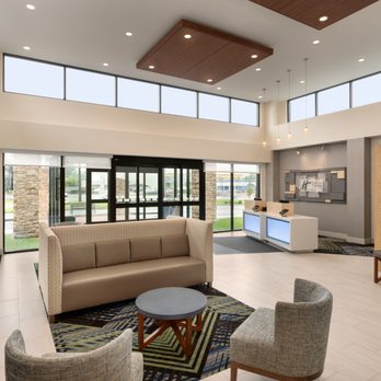 Holiday Inn Express - Lobby/Lounge - Hotels Near Me - Plattsburgh, New York
