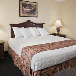 Stone Castle Hotel & Conference Center - Single king bedroom