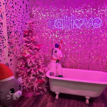 Cali Love Wine - Fluffy pink tree by the bath tub! - Wine Tasting Room Near Me - Solvang, California