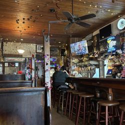 Manuel's Tavern - Bar area