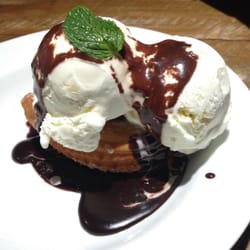 Si Señor! - ZZ Top: churros com bolas de sorvete de creme e calda de chocolate