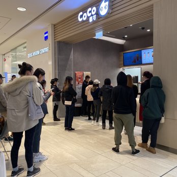 Coco Fresh Tea - Long line of people waiting - Bubble Tea Near Me - Richmond, British Columbia