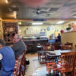 Bella Luna Restaurant and Pizza - Dining room