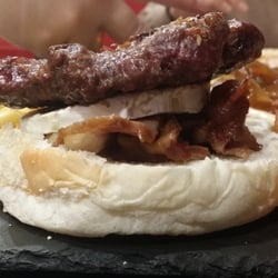 Bilio's - Bilio's Royal (con queso de cabra y cebolla caramelizada)