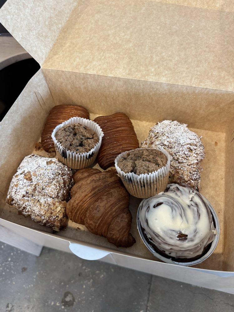 Lineage Cafe and Bakery Image