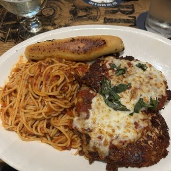 BJ's Restaurant & Brewhouse - Italian Chicken Parmigiana Pasta - New American Near Me - Miami, Florida