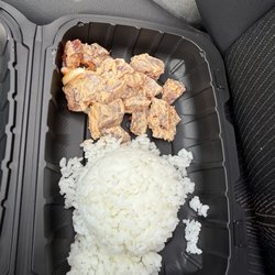 Fresh Catch - 4 bites of ahi and scoop rice.