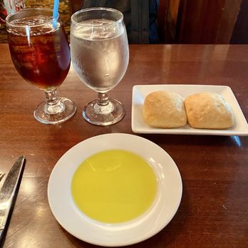 Tutto Italia Ristorante - Complimentary Bread and Olive Oil. Iced Tea. - Italian Near Me - Lake Buena Vista, Florida Tutto Italia Ristorante - Complimentary Bread and Olive Oil. Iced Tea. - Italian Near Me - Lake Buena Vista, Florida