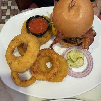 Silver Diner - Smokehouse Burger - Diners Near Me - Rockville, Maryland Silver Diner - Smokehouse Burger - Diners Near Me - Rockville, Maryland