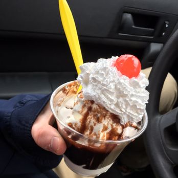 Banana Split - Carsons sundae - Ice Cream & Frozen Yogurt Near Me - Aurora, Illinois