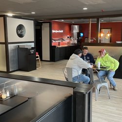 Gambino's Pizza - Dining room