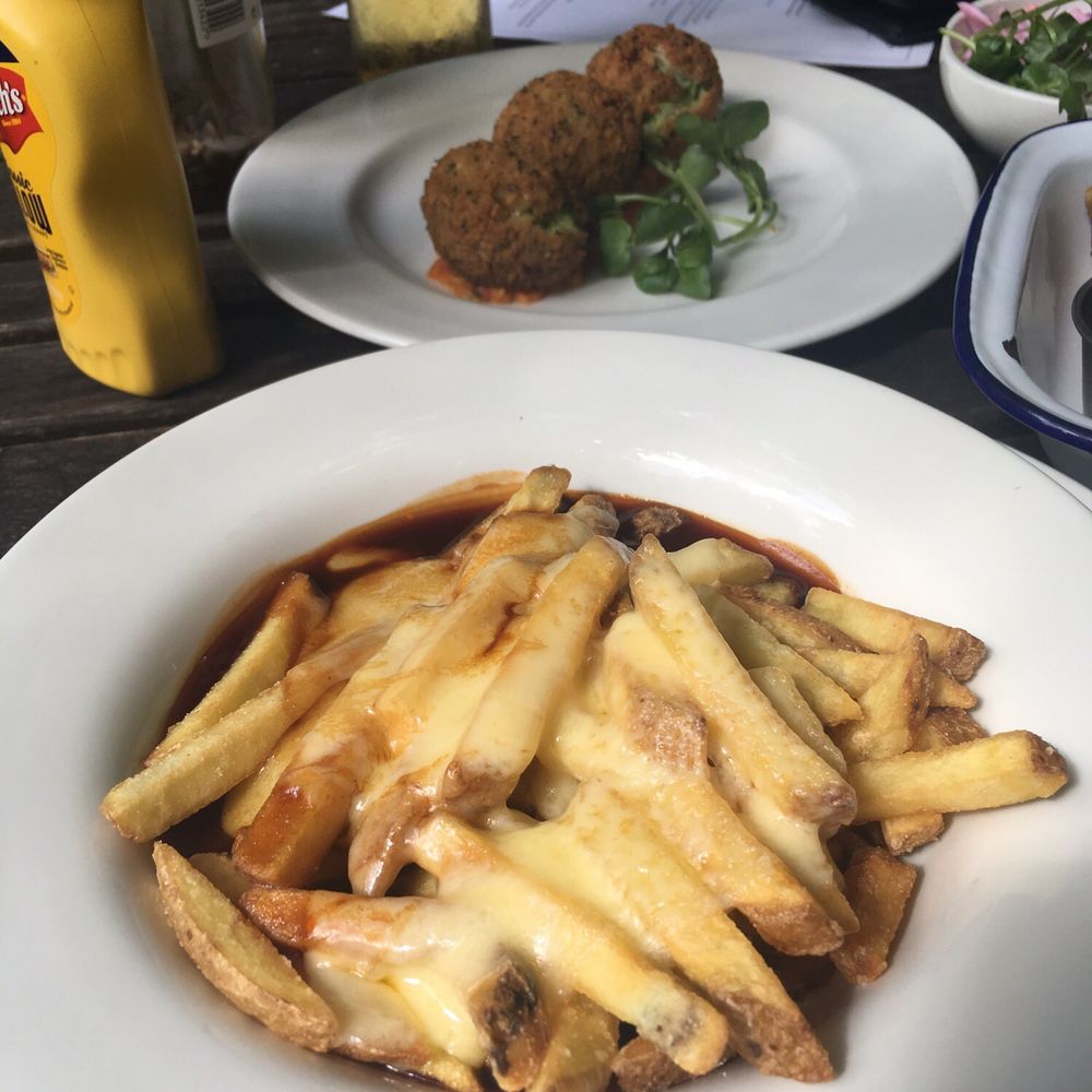 Chips cheese and gravy Chips cheese and gravy