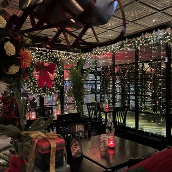 Dutch Freds - Very festive around Christmas - Cocktail Bars Near Me - New York, New York Dutch Freds - Very festive around Christmas - Cocktail Bars Near Me - New York, New York