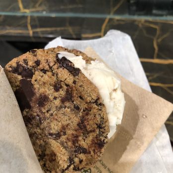 Virtuous Pie - Gluten free + vegan ice cream sandwich with mint chocolate ice cream. Perfection!! - Pizza Near Me - Vancouver, British Columbia Virtuous Pie - Gluten free + vegan ice cream sandwich with mint chocolate ice cream. Perfection!! - Pizza Near Me - Vancouver, British Columbia