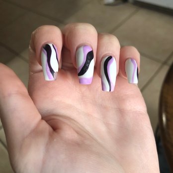 Cheri Nail Bar - bumpy and uneven polish and a chip in the corner of my pointer finger nail - Nail Salons Near Me - Morristown, Tennessee