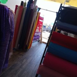 H D Fabrics - Such cute, spacious shop and Clean!!!