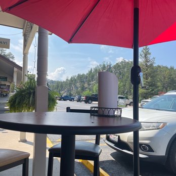 Eno's Pizza - Outdoor sitting - Pizza Near Me - Keystone, South Dakota Eno's Pizza - Outdoor sitting - Pizza Near Me - Keystone, South Dakota