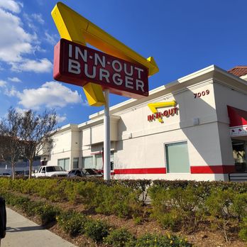 In-N-Out Burger - Outside - Fast Food Near Me - Hollywood, California In-N-Out Burger - Outside - Fast Food Near Me - Hollywood, California