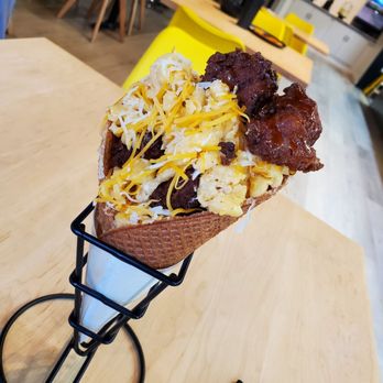 Cluck N Cone - Mac and cheese cone with fried chicken - Caterers Near Me Cluck N Cone - Mac and cheese cone with fried chicken - Caterers Near Me