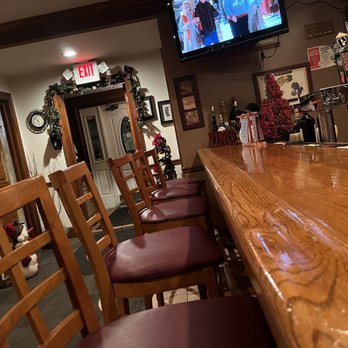 Cafe Rustica - Empty bar, but was nice and warm inside. Bartender was very sweet. - Pizza Near Me - Basking Ridge, New Jersey