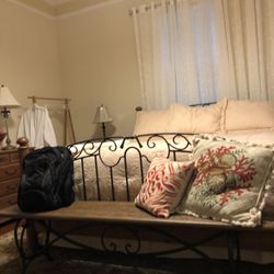 The Inn at Simply Southern - Our bedroom. Meant to take pics of the rest of the property but forgot!