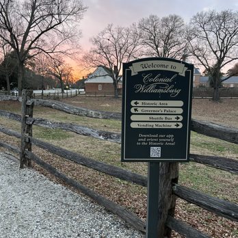Colonial Williamsburg - Pathway sign - Tours Near Me - Williamsburg, Virginia