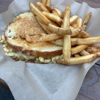Cozmic Charlie’s Cheeze Shack - Mickey's Bacon Mac & Cheese Grilled Cheese - Sandwiches Near Me - Eugene, Oregon
