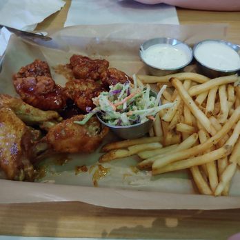 Buffalo Wild Wings - Wings platter - Sports Bars Near Me - Lancaster, Pennsylvania Buffalo Wild Wings - Wings platter - Sports Bars Near Me - Lancaster, Pennsylvania