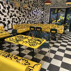 Fugazzi Pizza - Hochelaga - Sitting in the restaurant