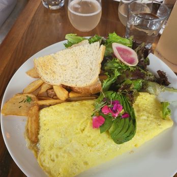 Lapisara Eatery - Garden omelet - Breakfast & Brunch Near Me - San Francisco, California Lapisara Eatery - Garden omelet - Breakfast & Brunch Near Me - San Francisco, California