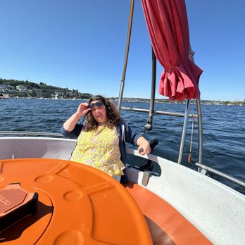 Seattle Donut Boat - Boating Near Me - Seattle, Washington