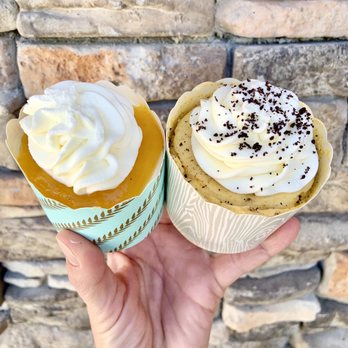 Momo's Gourmet Cheesecake - Passion fruit and pumpkin Oreo cutie size - Desserts Near Me - Orem, Utah