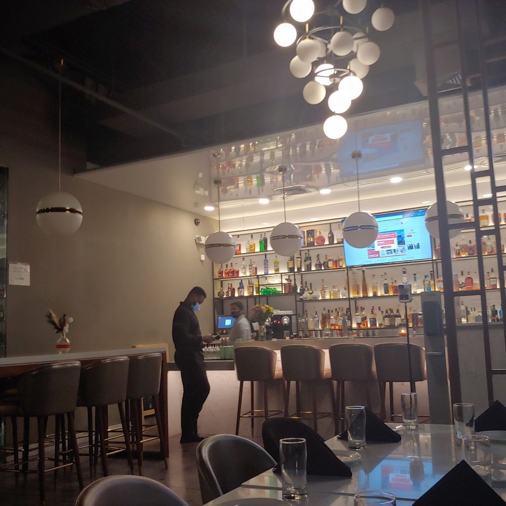 Deccan Spice - Full bar with bar stools. - Indian Near Me - Pompano Beach, Florida