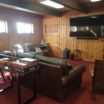 Lake Creek Lodge - Huge TV room - Resorts Near Me - Camp Sherman, Oregon Lake Creek Lodge - Huge TV room - Resorts Near Me - Camp Sherman, Oregon