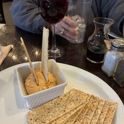 Bobby Byrne's - Cheese and crackers