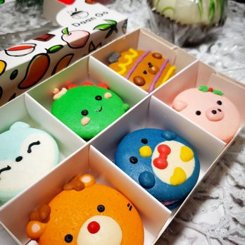 Daan Go Cake Lab - 6pack macarons in holiday theme Matcha hot chocolate bomb - Desserts Near Me - Toronto, Ontario